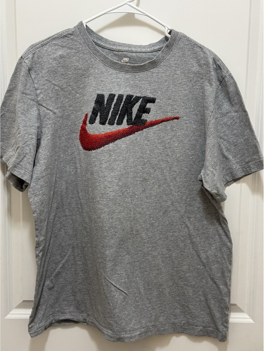 Nike T Shirt Men’s Large Heather Gray Black Logo Red Swoosh Short Sleeve